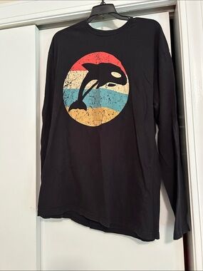 Black Long-Sleeve Men's Graphic Tee with Retro Orca Circle